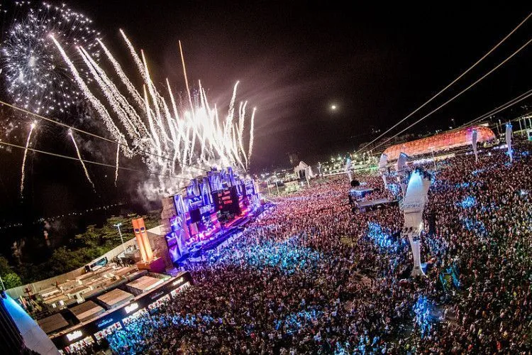 Catat Nama 13 Festival Musik Ini, Buat Destinasi Traveling Serumu Tahun 2016 Nanti! 23