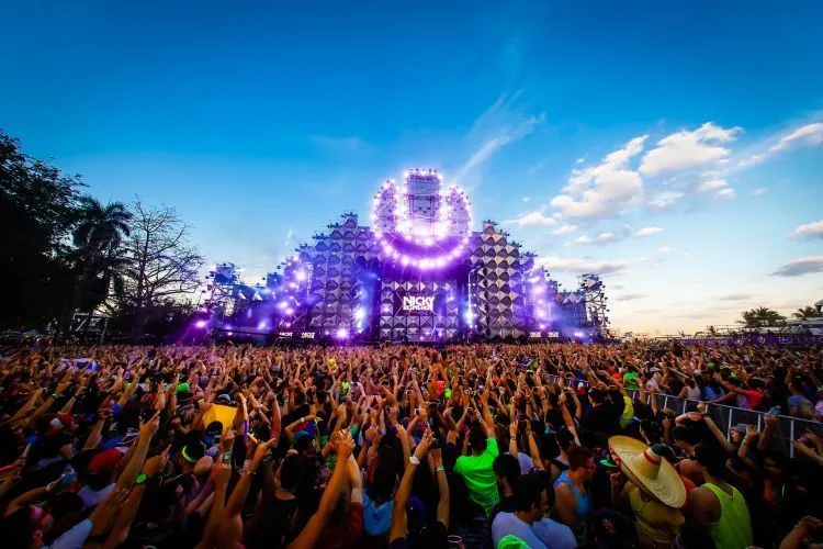 Catat Nama 13 Festival Musik Ini, Buat Destinasi Traveling Serumu Tahun 2016 Nanti! 22