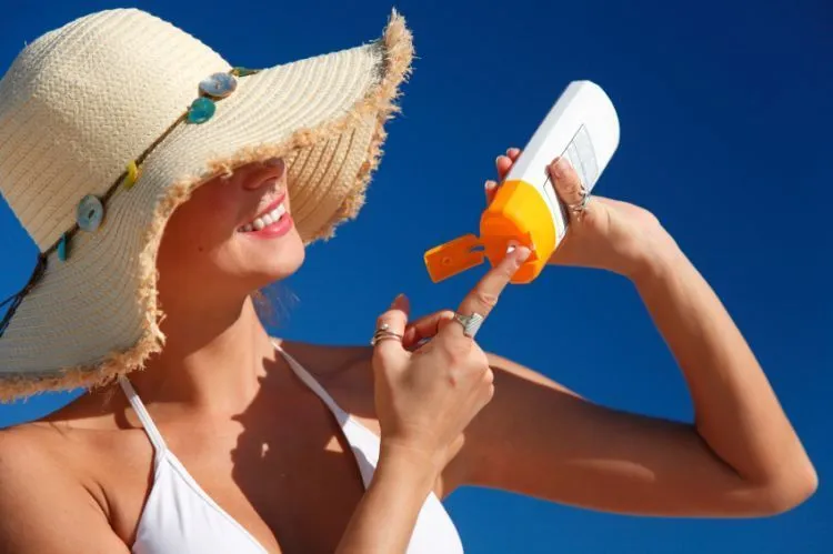 7 Skin Care Routine yang Menjaga Kecantikan -- Bahkan Untukmu Cewek yang Nggak Suka Dandan 11