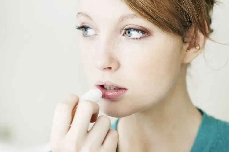 7 Skin Care Routine yang Menjaga Kecantikan -- Bahkan Untukmu Cewek yang Nggak Suka Dandan 14
