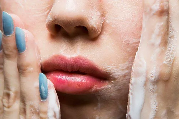 7 Skin Care Routine yang Menjaga Kecantikan -- Bahkan Untukmu Cewek yang Nggak Suka Dandan 10