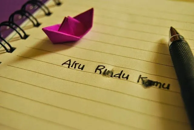 Rindu itu kita simpan rapat-rapat