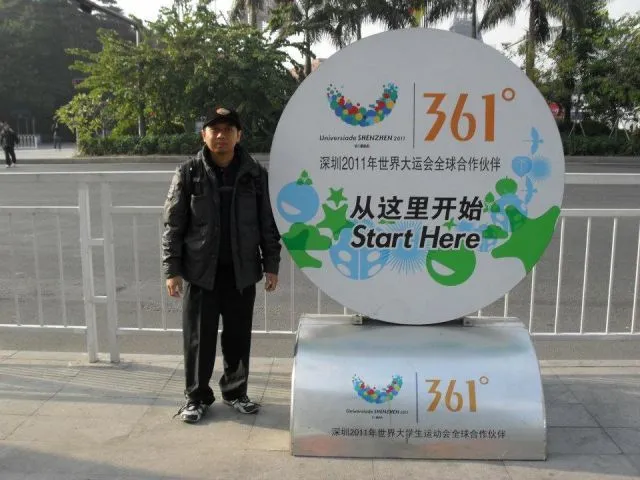 Alfin Hikmaturokhman, MT, Penulis Buku 4G HandBook, Dosen Teknik Seluler, Lulusan Telkom University. Foto diambil saat di China