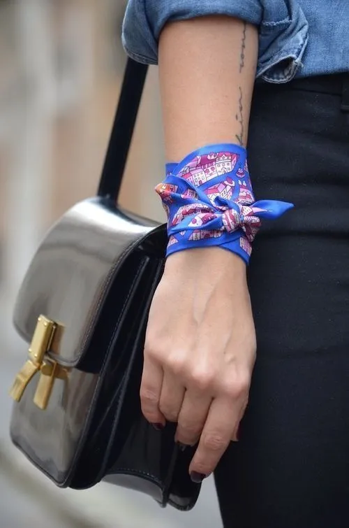 10 Gaya yang Membuktikan Kenapa... Scarf Itu Aksesoris Terbaik yang Bisa Kamu Punya! 14