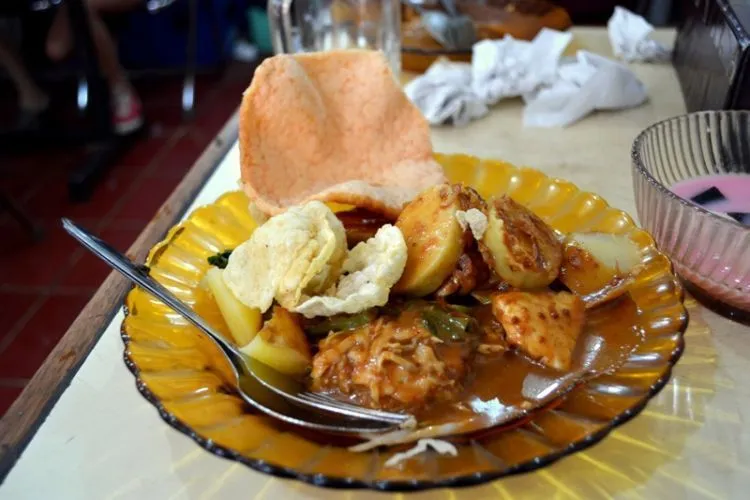 Saat Melancong Ke Jakarta, Sempatkan Mencicipi Kuliner Betawi yang Rasanya Asli Juara! 18