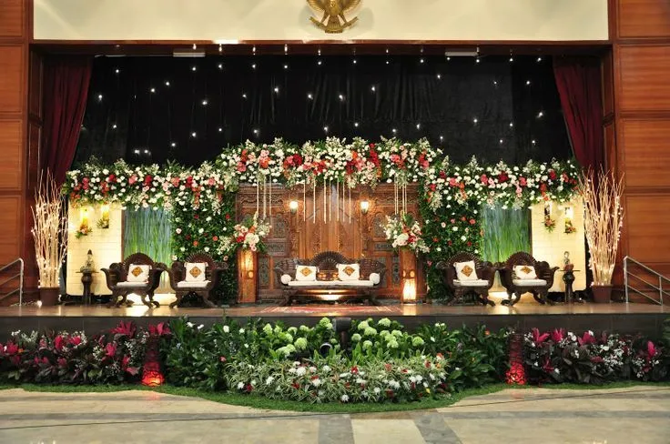 8 Ide Gaya Pelaminan (Dari Modern Sampai Klasik) Demi Kenangan Manis di Hari Pernikahanmu 16