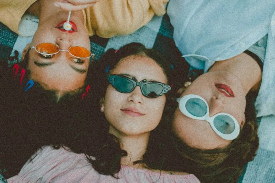 6 Alasan Punya Teman Tak Perlu Banyak-Banyak. Sedikit Tak Apa, Asal Berkualitas 9