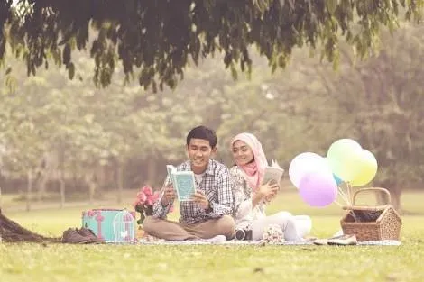 Mau Foto Prewedding yang Unik dan Penuh Kenangan? 12 Cara Ini Bisa Kamu Lakukan 21
