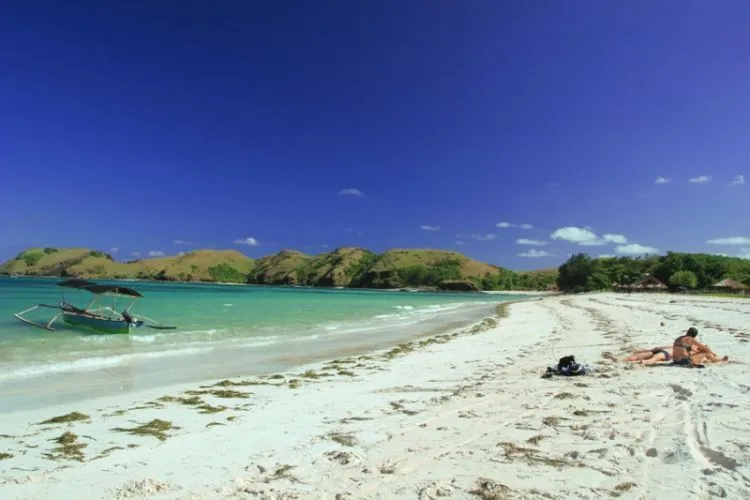 Panorama Pantai di Lombok Memang Tak Tertandingi, Pastikan Kamu Sudah Tuntas Mengunjungi 13 Cuilan Surga Ini! 25