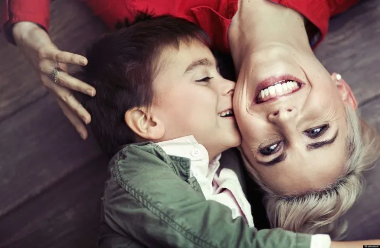 Bapak dan Ibu Memang Beda: 5 Cara Lucu Ini Mengingatkan Ke Masa Kecil Kita 15