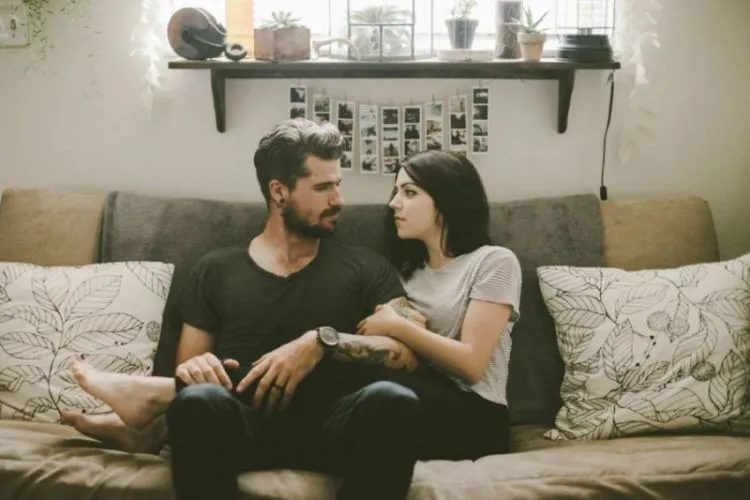 6 Alasan yang Menjelaskan Kenapa Kadang Cowok Jatuh Cinta Pada Sahabatnya Sendiri 10