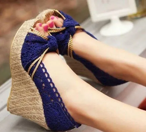 Demi Penampilan yang Paripurna, 7 Jenis Sepatu Ini Wajib Cewek-cewek Punya! 15