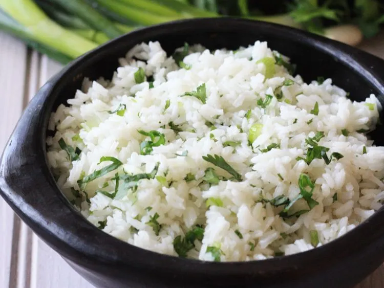 9 Bahan Simpel + Rice Cooker = Nasi Putih Praktis yang Beda Dari Biasa. Mau Coba? 14