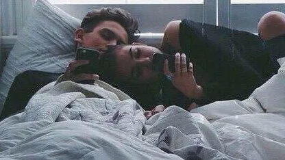 Tanpa Perlu Pamer Kemesraan, 7 Hal Inilah yang Bikin Orang Lain Iri Padamu dan Pacar 8