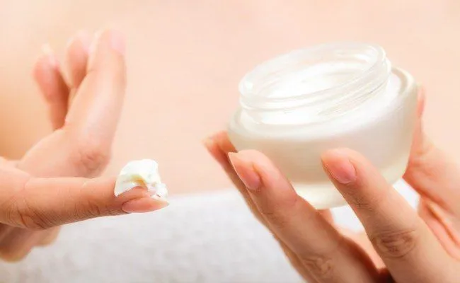 7 Skin Care Routine yang Menjaga Kecantikan -- Bahkan Untukmu Cewek yang Nggak Suka Dandan 9