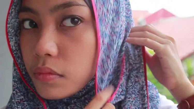Kalau Ada, Ribet. Gak Ada, Lebih Ribet Lagi! Ini 9 Unek-Unek Cewek Berhijab Tentang Jarum Pentulnya 14