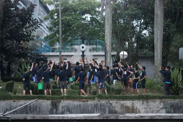 26 Suka-Duka yang Paling Sering Kamu Rasa Sebagai Mahasiswa ITB. Anak ITB Sejati, Pasti Ngerti! 34