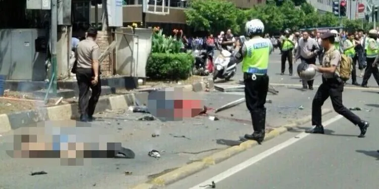 Please, Jangan Sebar Rumor! 4 Hal yang Gak Pantas Dilakukan di Tengah Kepanikan Bom Kampung Melayu 5