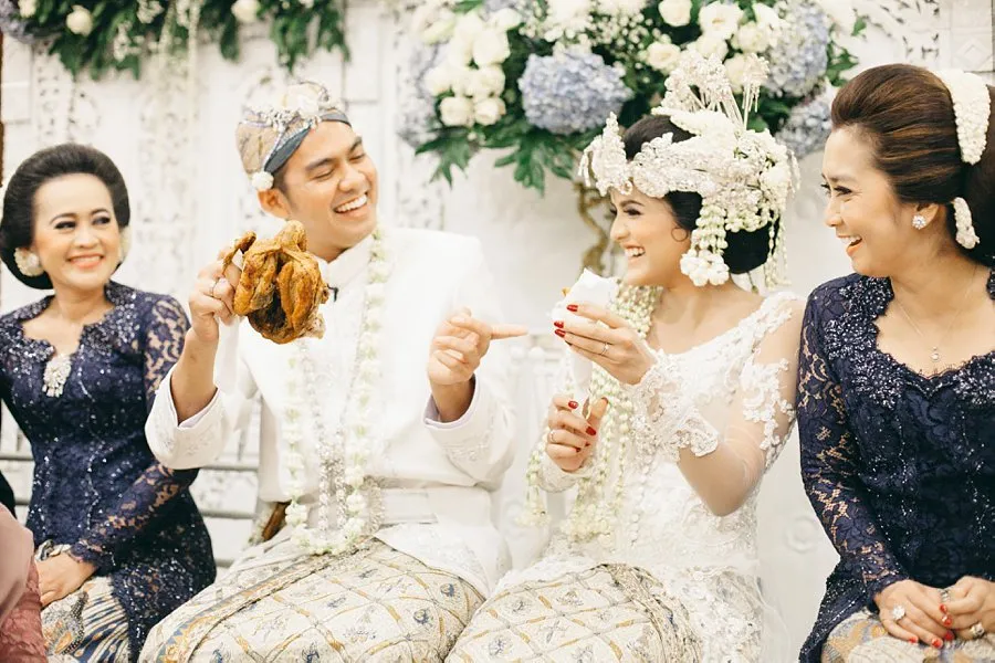 7 Ragam Kebaya Pengantin Sunda yang Bisa Jadi Pilihanmu Saat Menikah Nanti