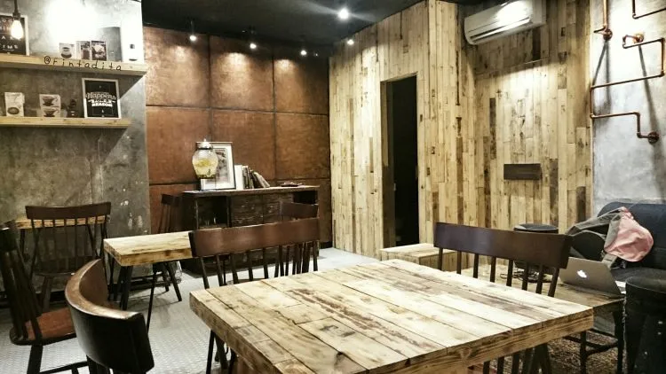 Berapa Besar Kadar Cinta dan Sayang Pacarmu? Coba Aja Lihat Dari Tempat Nongkrongnya! 12