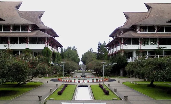 26 Suka-Duka yang Paling Sering Kamu Rasa Sebagai Mahasiswa ITB. Anak ITB Sejati, Pasti Ngerti! 29