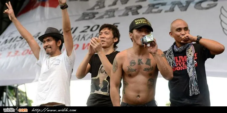 12 Alasan Kenapa Slank Adalah Band Rock Indonesia Yang Bikin Bangga dan Layak Dipuja 20