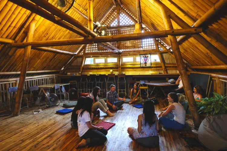 14 Desain Co-Working Space yang Bakal Bikin Kamu Iri. Mau Deh Punya Kantor Kayak Gini! 28