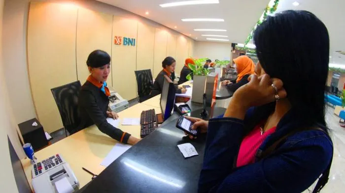 Curhatan Para Cewek Frontliner Bank. Mulai Dari Jadi Pintar Dandan Hingga Diomelin Nasabah 36