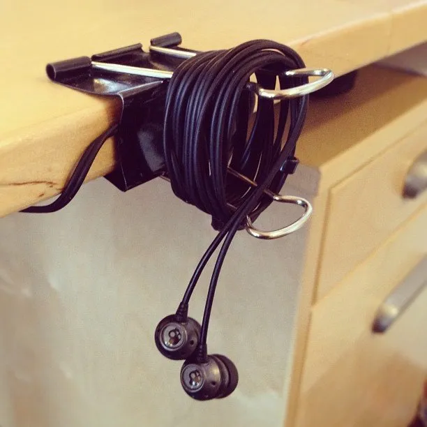15 Fungsi Bermanfaat Dari Binder Clip yang Nggak Cuma Buat Jepit Kertas Aja 24