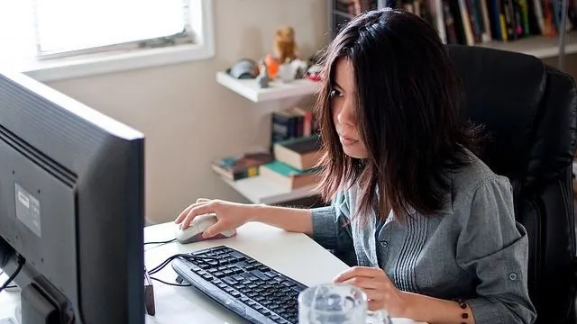 7 Cowok Punya Pandangan Bagi Wanita yang Memilih Berkarier Setelah Berumah Tangga. Yuk, Dengar Kata Mereka