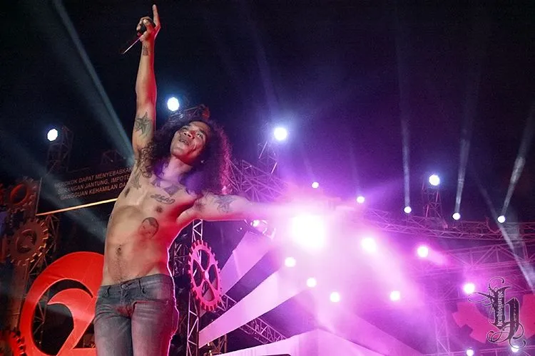 12 Alasan Kenapa Slank Adalah Band Rock Indonesia Yang Bikin Bangga dan Layak Dipuja 21