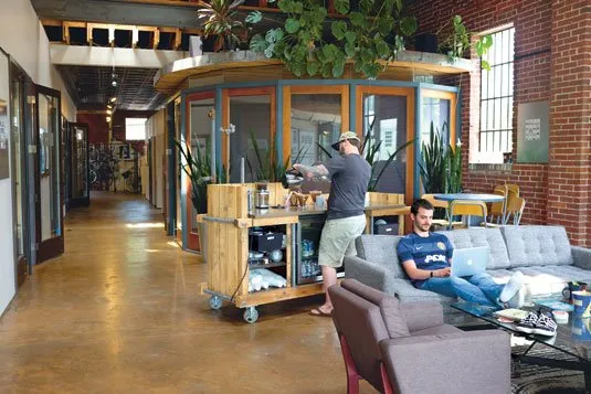 14 Desain Co-Working Space yang Bakal Bikin Kamu Iri. Mau Deh Punya Kantor Kayak Gini! 20