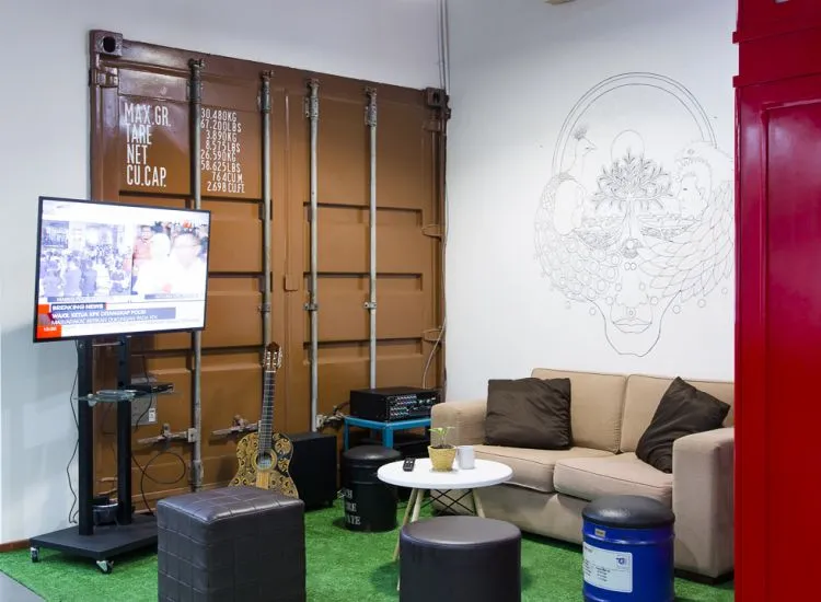 14 Desain Co-Working Space yang Bakal Bikin Kamu Iri. Mau Deh Punya Kantor Kayak Gini! 25