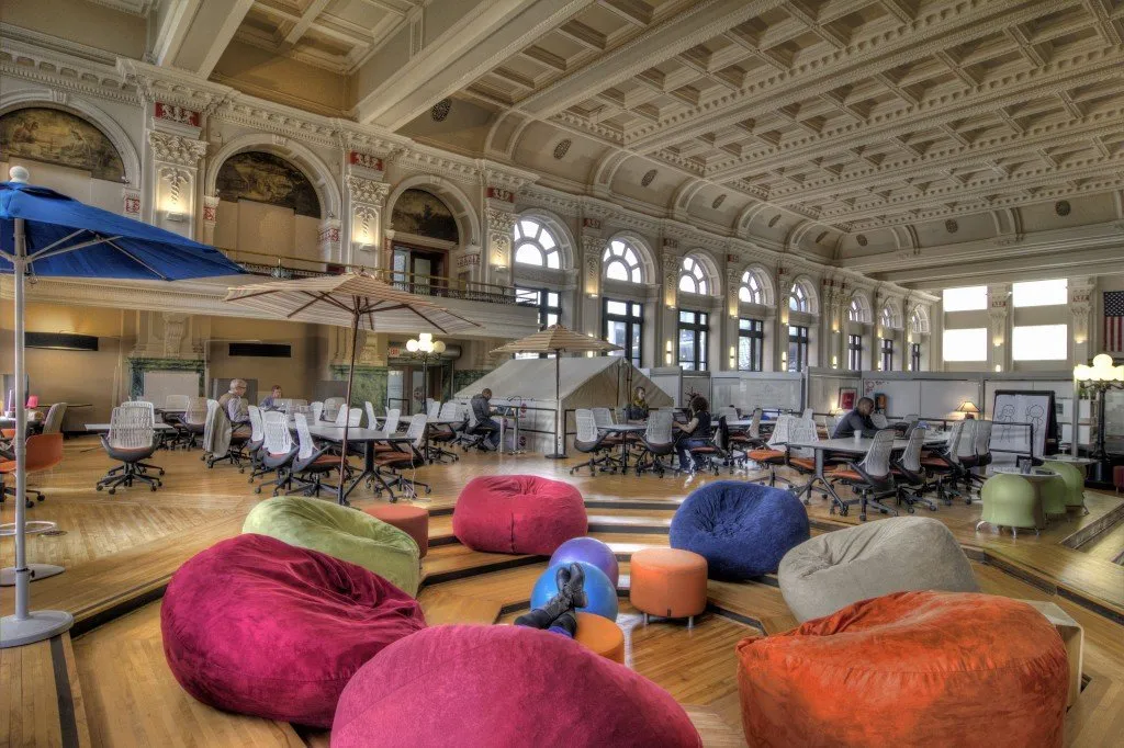 14 Desain Co-Working Space yang Bakal Bikin Kamu Iri. Mau Deh Punya Kantor Kayak Gini! 19