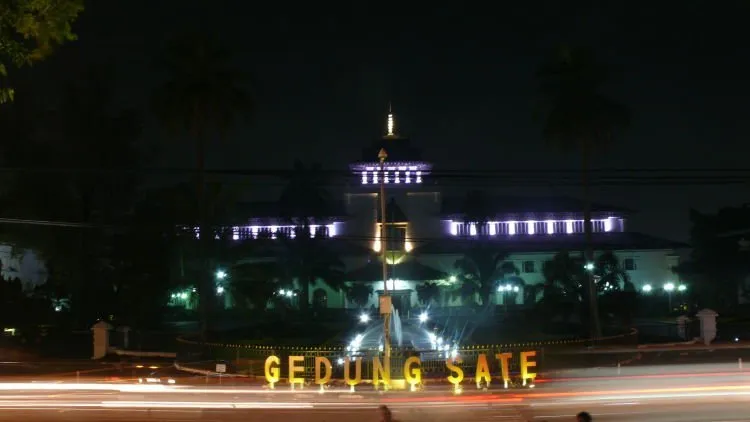 Daftar Wisata Malam di Bandung yang Menyeramkan 8