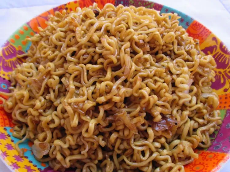 Menebak Kesiapanmu Punya Suami/Istri dari Caramu Menyantap Mie 16
