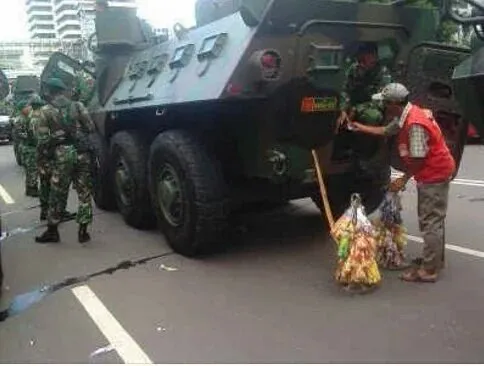 Teror Bom Boleh Menyerang Kita. Namun 6 Hal Ini Menunjukkan Kalau Kita Berani! 16