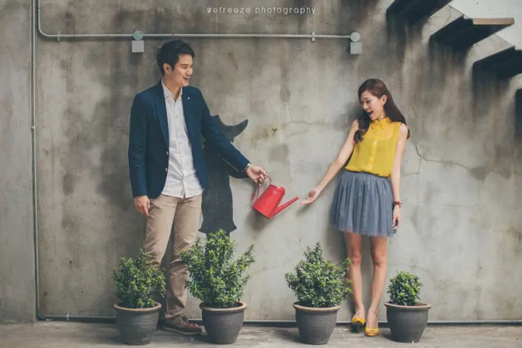 10 Konsep Foto Pre-Wedding yang Menarik dan Sederhana, Tanpa Perlu Tampak Terlalu Mesra 12