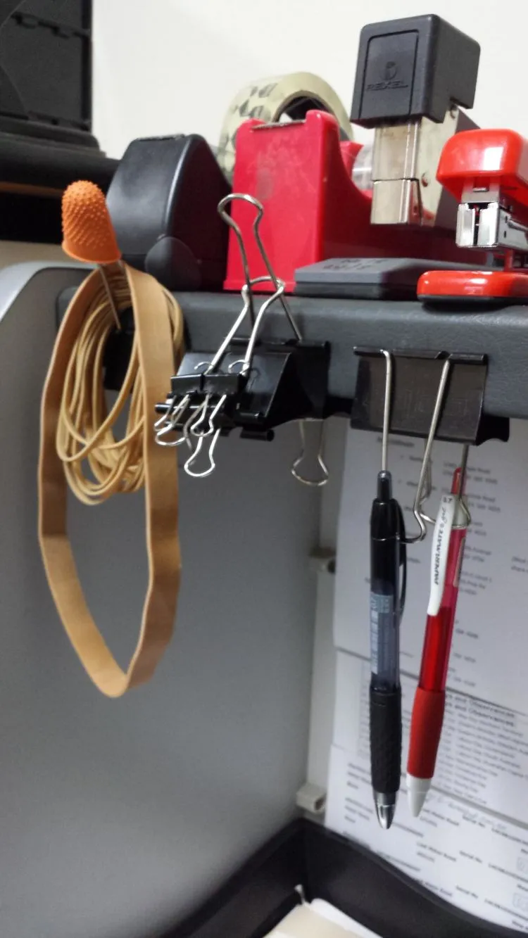 15 Fungsi Bermanfaat Dari Binder Clip yang Nggak Cuma Buat Jepit Kertas Aja 31