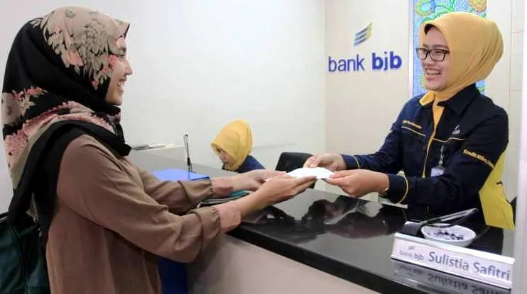 Curhatan Para Cewek Frontliner Bank. Mulai Dari Jadi Pintar Dandan Hingga Diomelin Nasabah 26