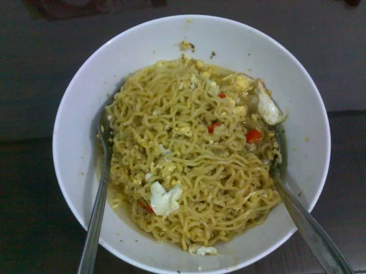 Menebak Kesiapanmu Punya Suami/Istri dari Caramu Menyantap Mie 12