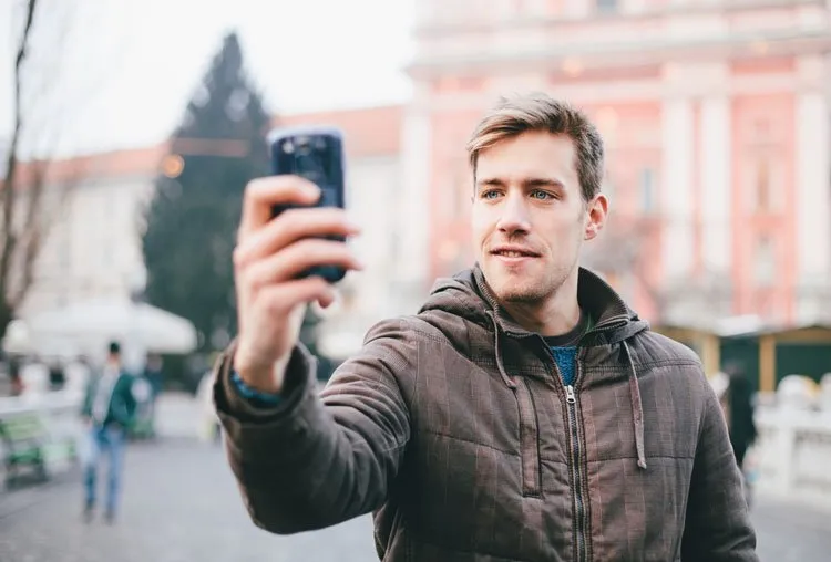 10 Cewek Ini Membincangkan Tentang Cowok-cowok yang Doyan Selfie. Apa Saja Kata Mereka? 20