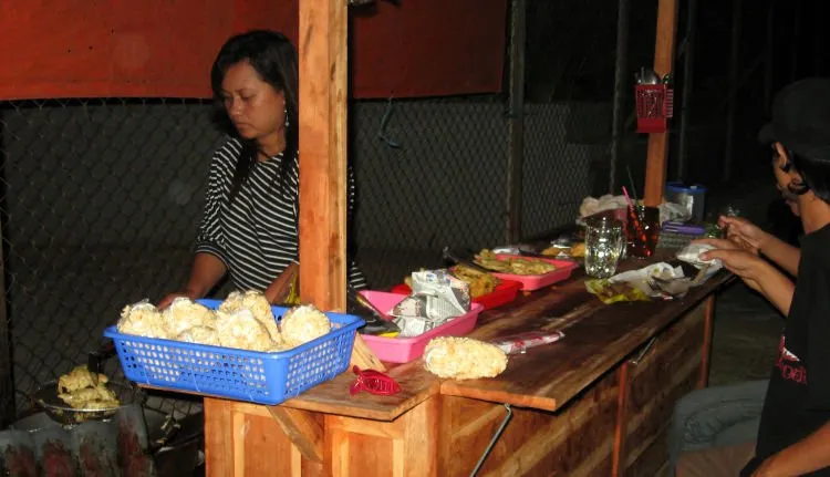 Berapa Besar Kadar Cinta dan Sayang Pacarmu? Coba Aja Lihat Dari Tempat Nongkrongnya! 9
