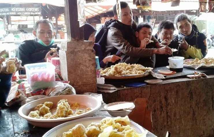 Suntuk Pas Pulang Kuliah Atau Kerja? 6 Jajanan Kaki Lima Khas Indonesia Ini Dijamin Bikin Kamu Bahagia! 7