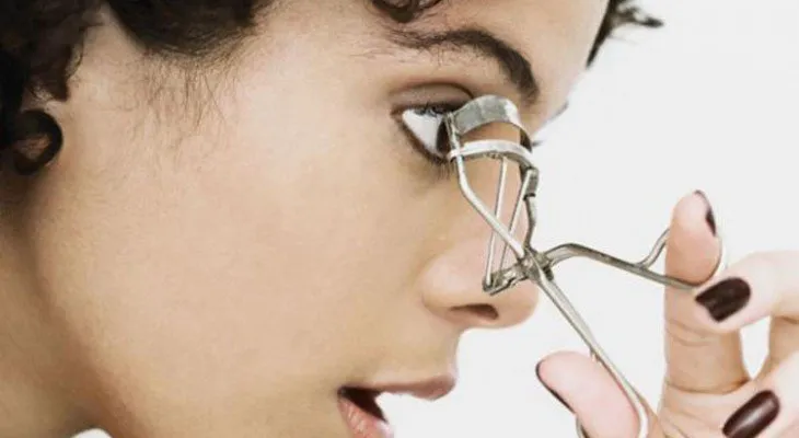 Tips Menjaga Makeup Item Agar Awet dan Tahan Lama 11