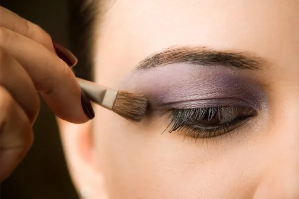 Tips Menjaga Makeup Item Agar Awet dan Tahan Lama 16