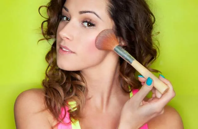 Tips Menjaga Makeup Item Agar Awet dan Tahan Lama 15