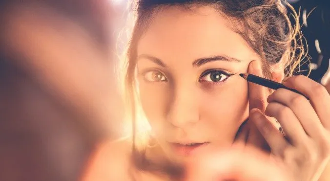 Tips Menjaga Makeup Item Agar Awet dan Tahan Lama 18