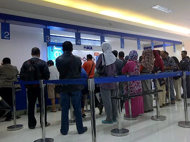 Curhatan Para Cewek Frontliner Bank. Mulai Dari Jadi Pintar Dandan Hingga Diomelin Nasabah 23