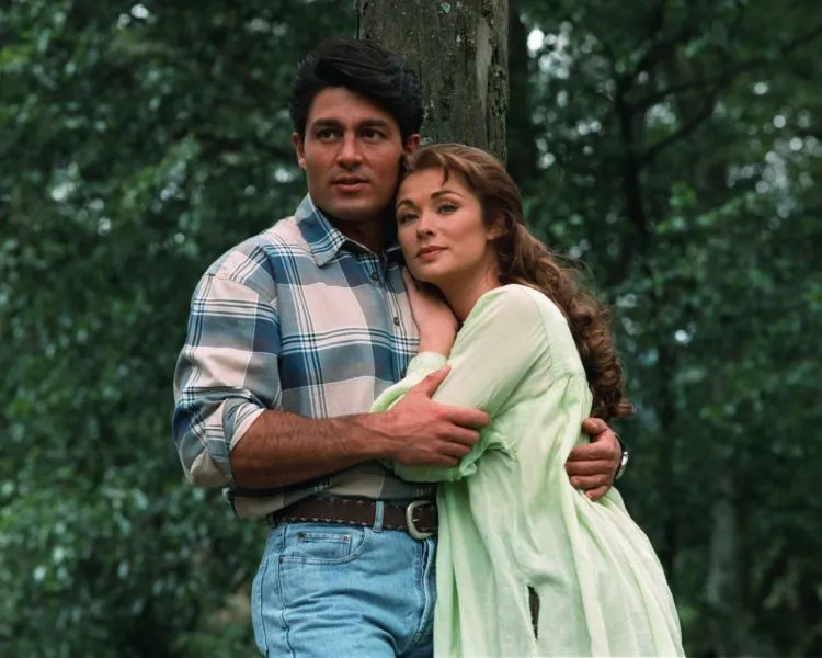 18 Hal yang Pasti Bikin Nostalgia, Kalau Kamu Pernah Hobi Nonton Telenovela 33